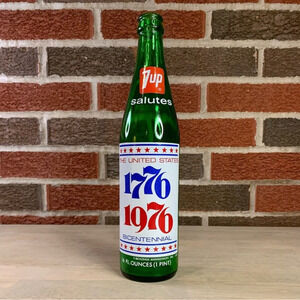 7Up Salutes Commemorative 1776 1976 Bicentennial Liberty Bell Green Glass Bottle
